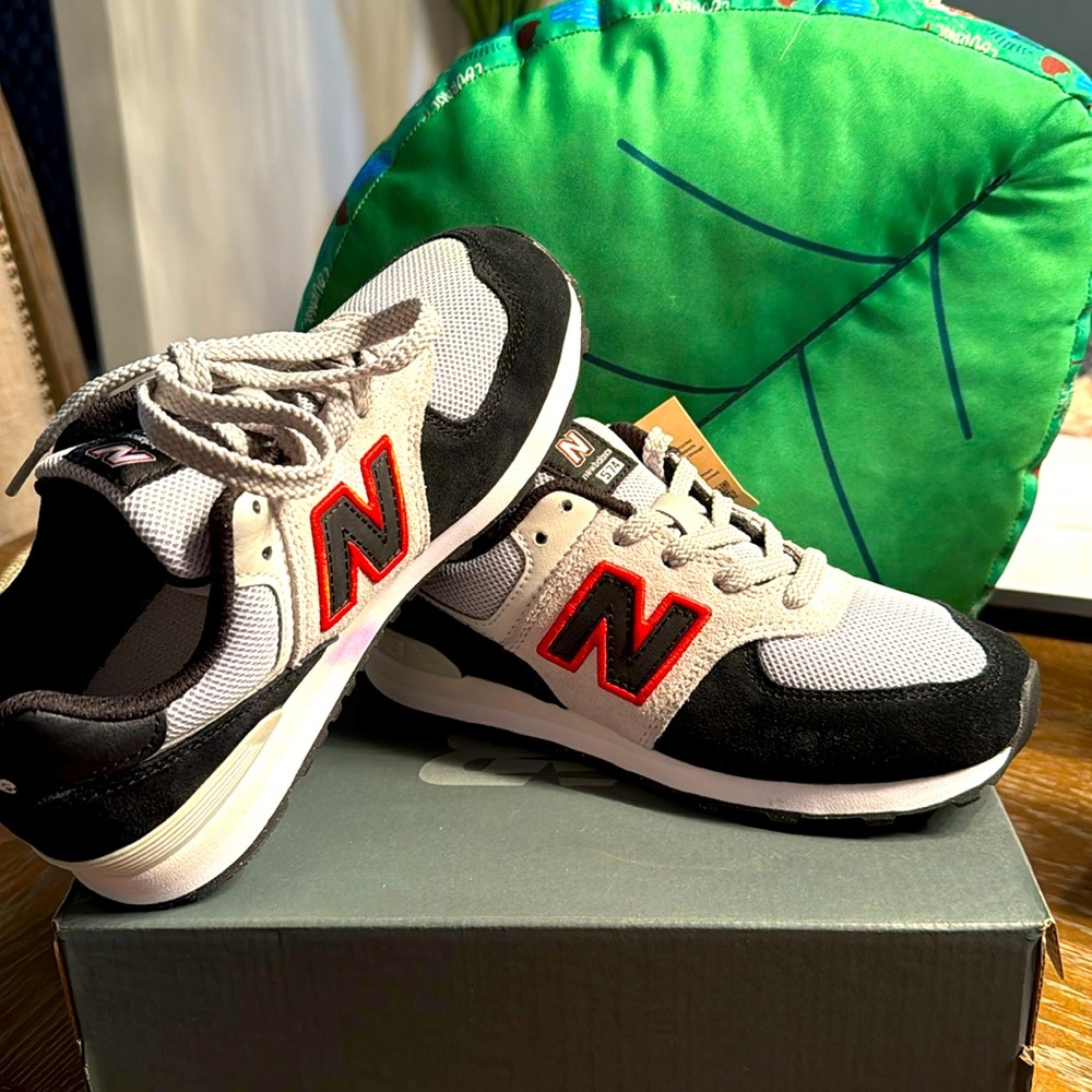 🌺Super Cute New Balance 574🌺